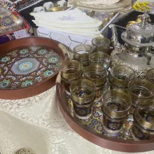 طقم فاخر يجمع بين التقاليد والأناقة